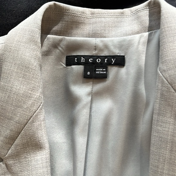 Theory suit. Preowned, grey. Jacket 8 pant 6 - Picture 10 of 10